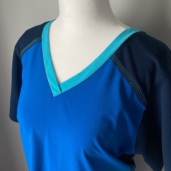 Carhartt Scrub Top - Picture 2 of 8